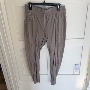 CRZ YOGA Women's Taupe Capri pants